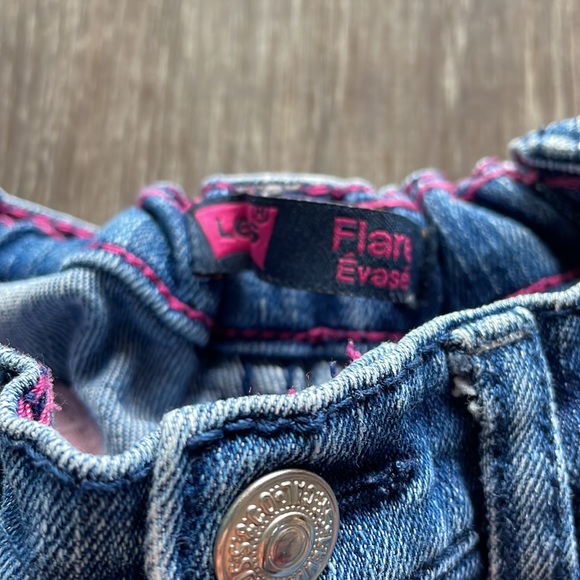 4/$20 Girls Levi’s Flare Jeans Sz 3 - Picture 2 of 3